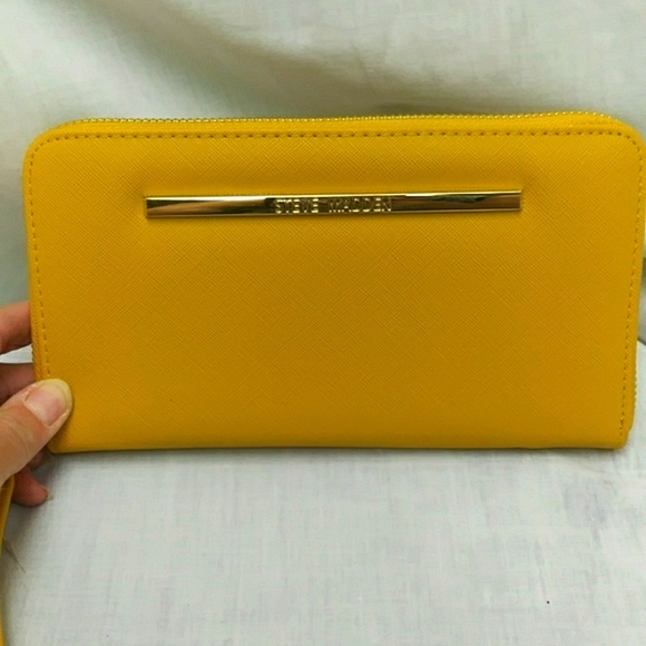 Steve Madden Handbags - Steve Madden Yellow Wristlet Wallet